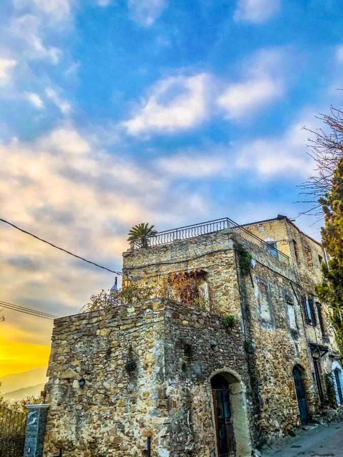 La Casa Di Vasco Bussana Vecchia Apartment ซานเรโม ภายนอก รูปภาพ